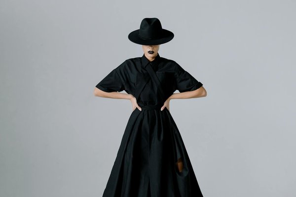 Seamlessly Styling Antique Brooches with Contemporary Fashion: A UK Guide